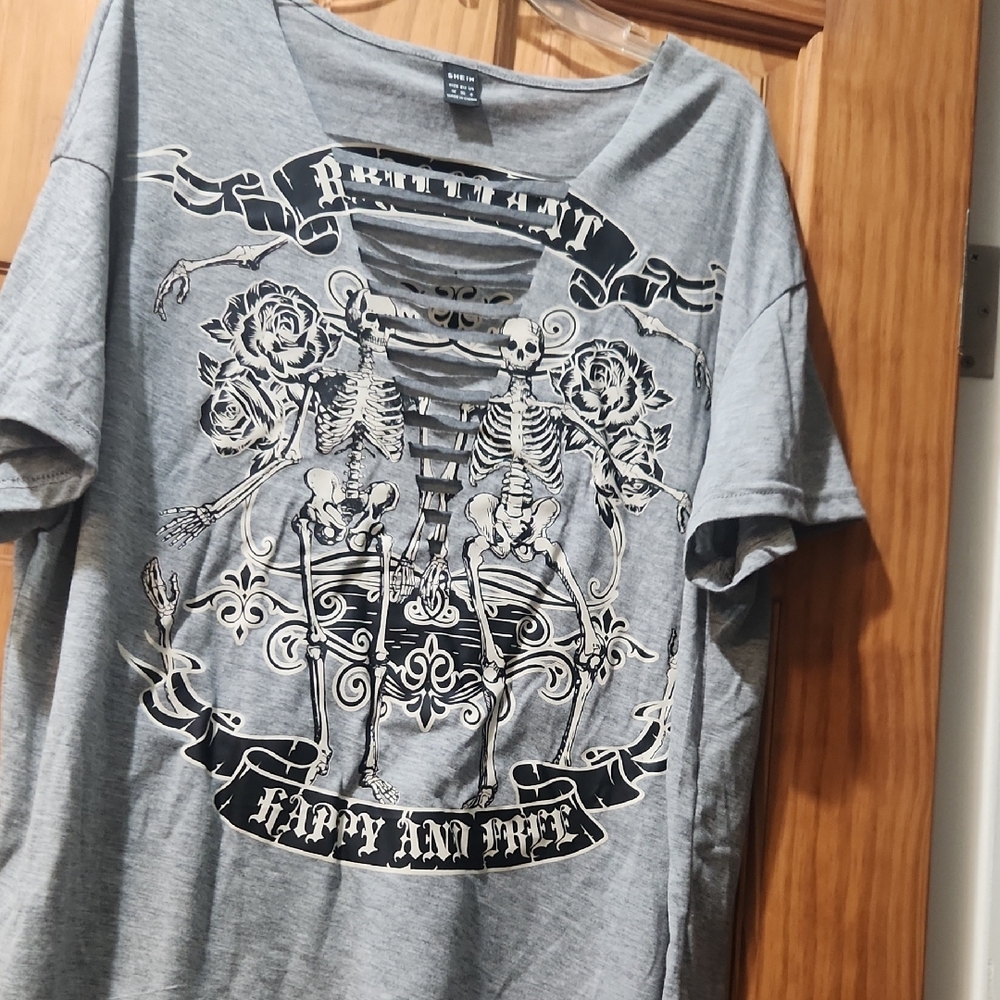 SHEIN Gray Cutout Graphic Tee